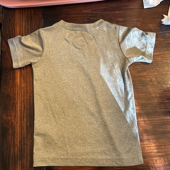 Kids nike  dri fit  size 4/5 (small) in great condition - Picture 4 of 4